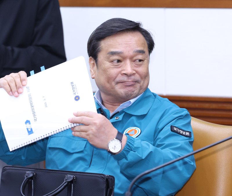 [서울=뉴시스] 조수정 기자 = 오호룡 국가정보원 1차장이 7일 정부서울청사에서 열린 최상목 대통령 권한대행 부총리 겸 기획재정부 장관 주재 제20차 국가테러대책위원회에 참석하고 있다. 2025.03.07. chocrystal@newsis.com