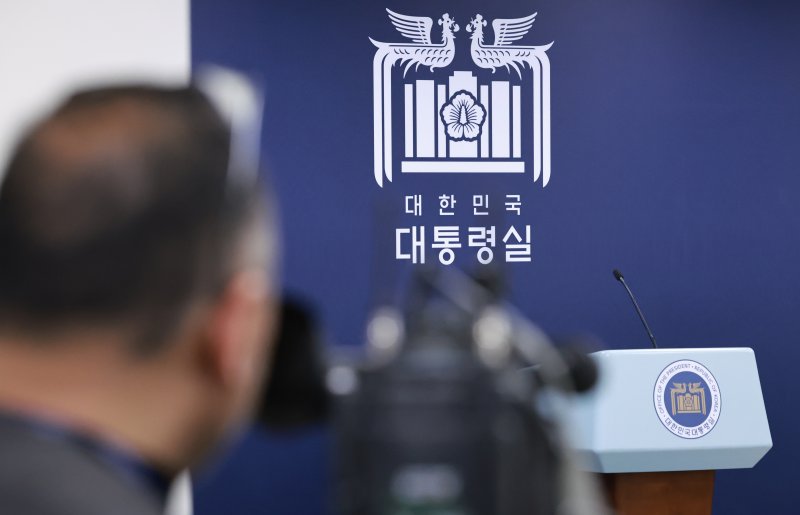 용산 "당연히 尹 구속취소 믿어"..정진석, 구치소 대기중