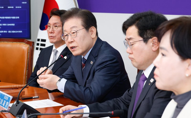 이재명 더불어민주당 대표가 7일 오전 서울 여의도 국회에서 열린 최고위원회의에 참석해 발언하고 있다. 2025.3.7/뉴스1 ⓒ News1 안은나 기자
