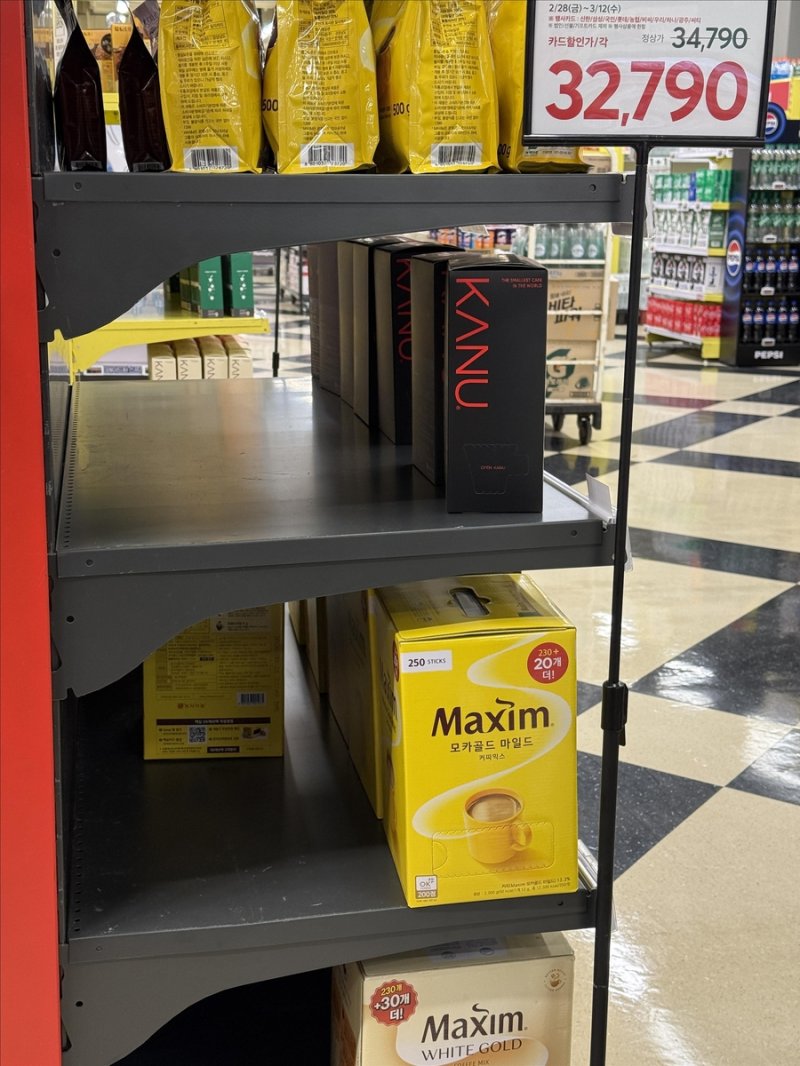 홈플러스 비어 있는 매대 (출처=연합뉴스)