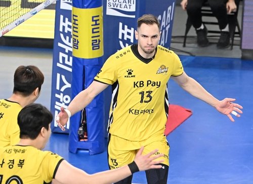 득점 후 세리머니하는 KB손해보험의 비예나(오른쪽) (출처=연합뉴스)