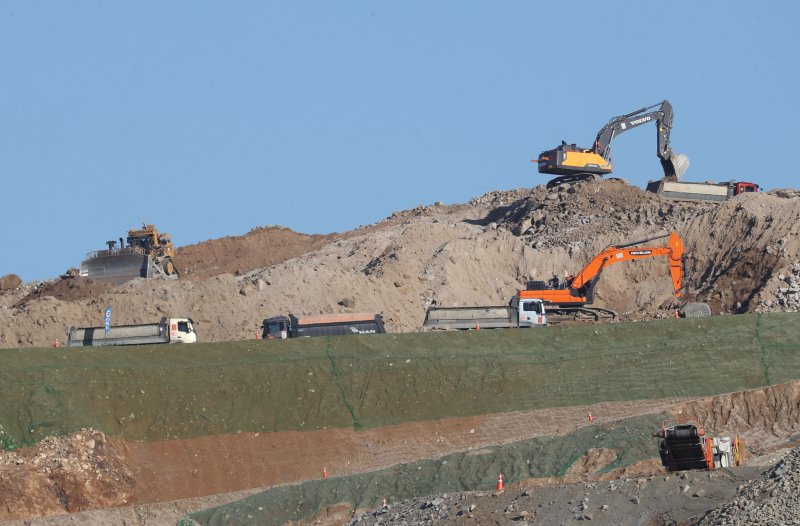 사진은 15일 경기 용인시 원삼면 용인 반도체클러스터 일반산업단지 공사 현장의 모습. 2024.1.15/뉴스1 ⓒ News1 김영운 기자