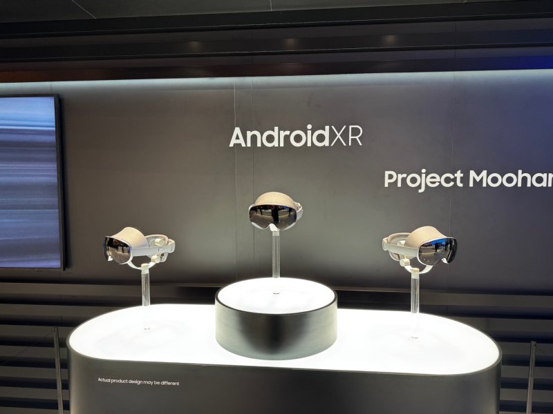 [바르셀로나(스페인)=뉴시스] 심지혜 기자 = 3일(현지 시간) 오전 스페인 바르셀로나에서 열린 MWC 2025에서 전시된 삼성전자 확장현실(XR) 기기 '프로젝트 무한'. 2025.03.03. siming@newsis.com