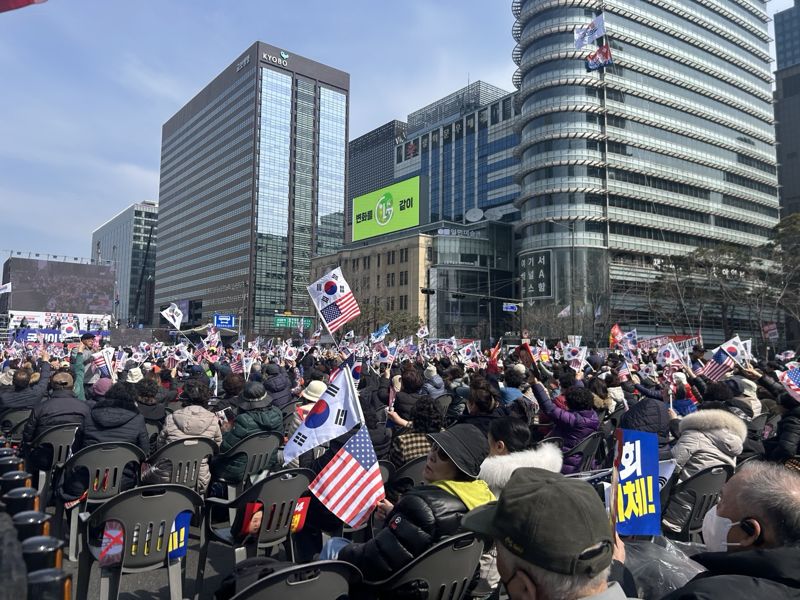 8일 오전 자유통일당 주최 '자유통일을 위한 국민대회' 사전집회가 열리고 있다. 사진=강명연 기자