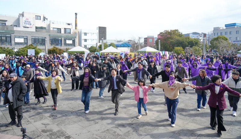 8일 제주시 산지천에서 제117회 세계배트맨 토토 날 행사가 열리고 있다(제주도 제공.재판매 및 DB금지)/뉴스1