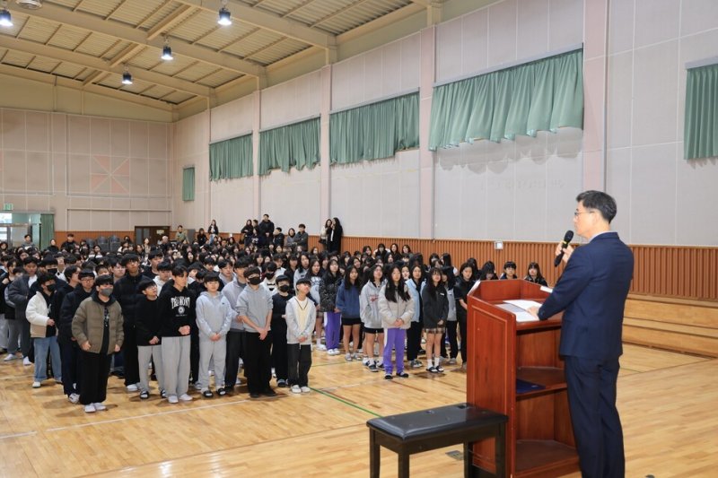 남여공학으로 전환하고 교명을 변경한 희양중 첫 입학식(전남메이저 토토 사이트청 제공, 재판매 및 DB 금지)