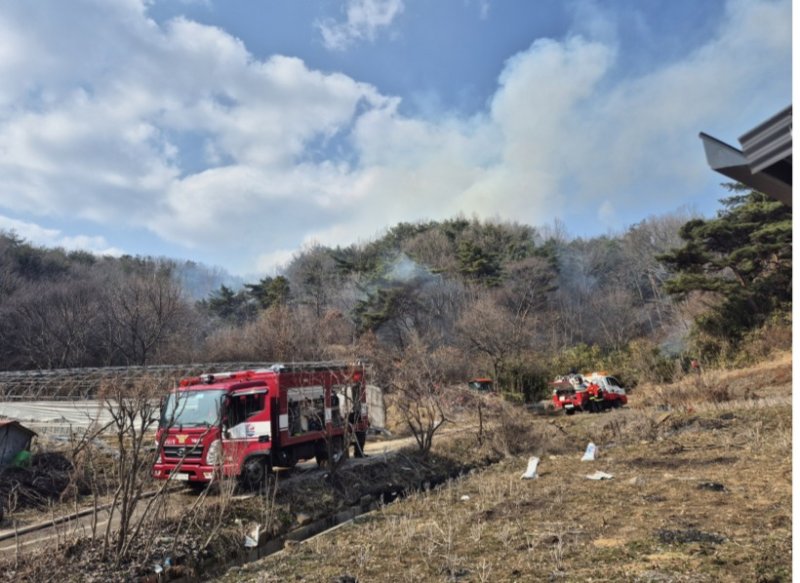 8일 오후 2시 40분께 충남 예산군 대술면 방산리의 한 야산에서 토토 랜드이 발생해 화재시작 42분만인 오후 3시 22분께 진화됐다.