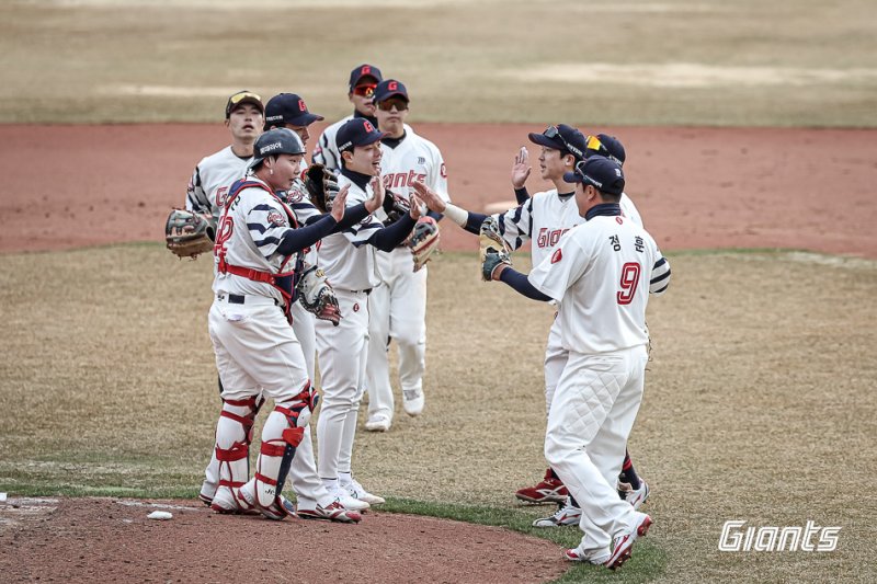 롯데 자이언츠가 8일 열린 2025 KBO리그 시범토토 사이트 순위 개막전에서 KIA 타이거즈에 4-3으로 이겼다. (롯데 자이언츠 제공)