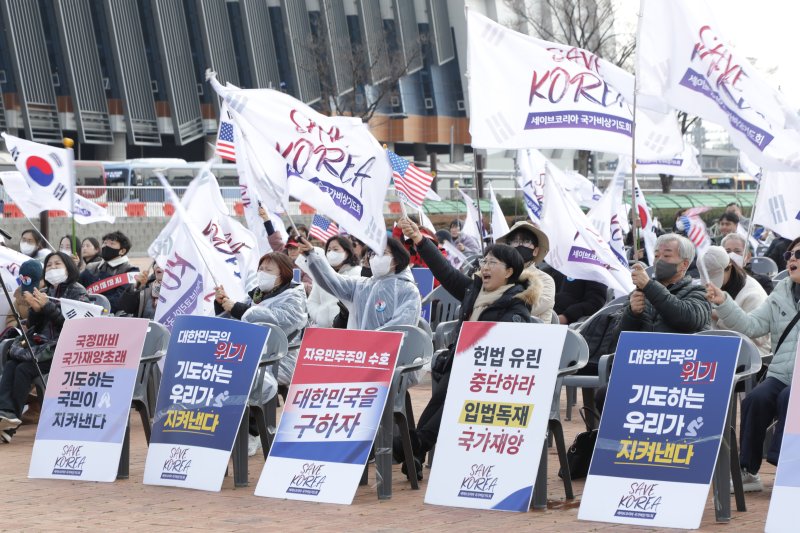 8일 오후 1시 토토 사이트 순위 태화강역 광장에서는 세이브더코리아가 주최하는 ‘윤석열 대통령 탄핵 반대 토토 사이트 순위시민집회가 열려 경찰 추산 80여명이 참가했다.2025.3.8./뉴스1 김세은 기자