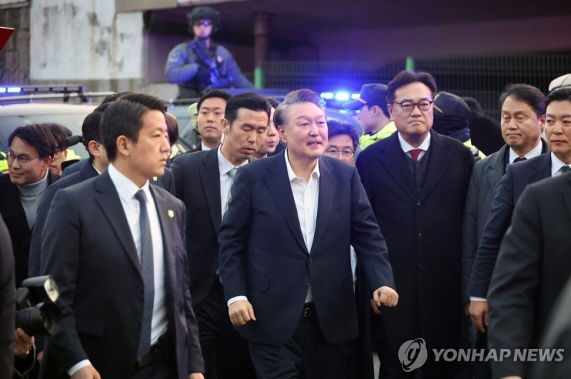 한남동 관저 도착한 윤석열 대통령 (출처=연합뉴스)