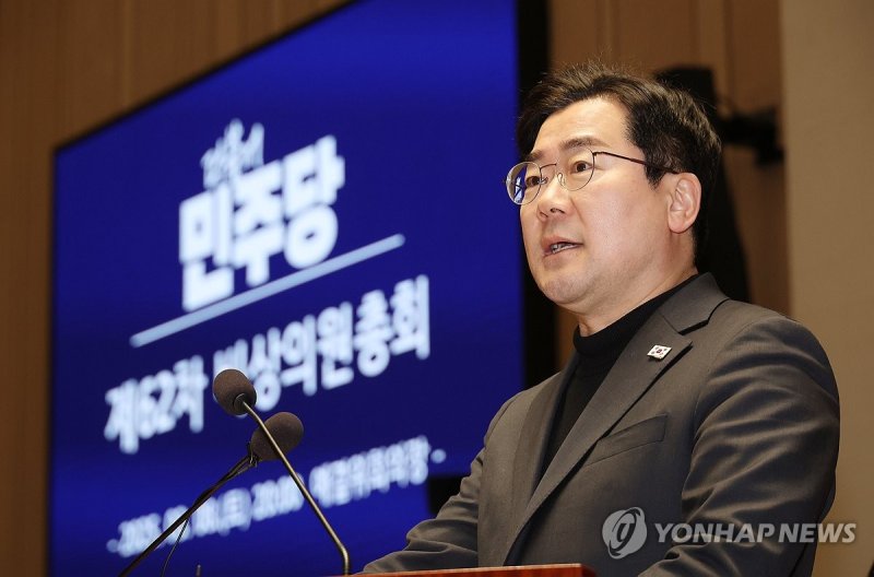 비상 의원총회서 발언하는 박찬대 원내대표 (출처=연합뉴스)