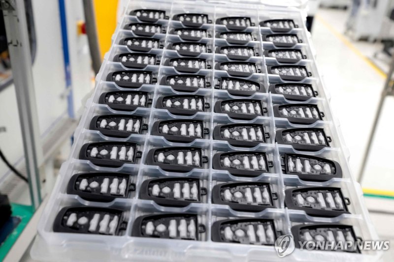 멕시코 할리스코 한 공장에서 제조 중인 전기자동차 스마트키 (출처=연합뉴스)