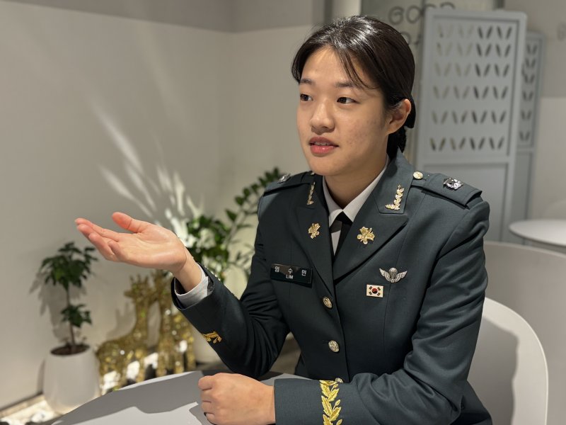 육군사관학교 최초 여성 여단장 스포츠 토토 배트맨인 임수민 소위. (육군 제공)