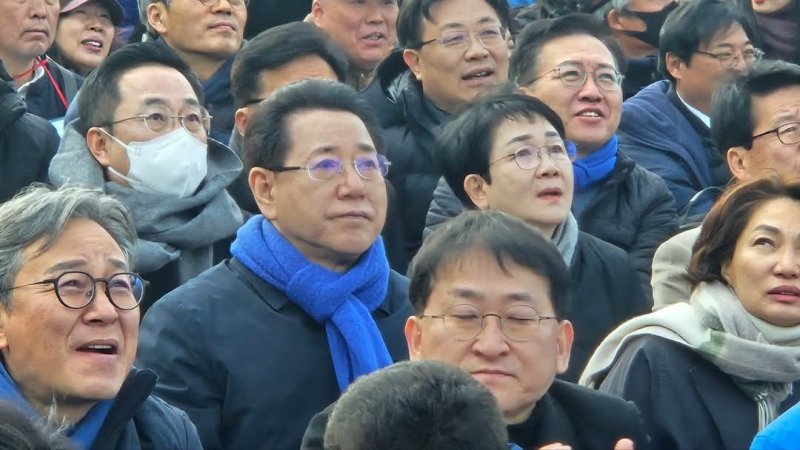 야5당 공동 내란종식·윤석열 파면촉구 범국민대회 참석한 김영록 전남도사설 토토.(김영록 사설 토토 페이스북 갈무리. 재판매 및 DB금지) 2025.3.9/뉴스1