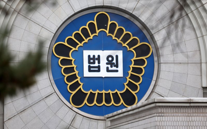 [서울=뉴시스] 토토 핫 지기를 우산으로 찔러 사망하게 한 혐의로 재판에 넘겨진 50대가 2심에서 1심과 같이 실형을 선고받았다. (사진=뉴시스DB) 2025.03.09.