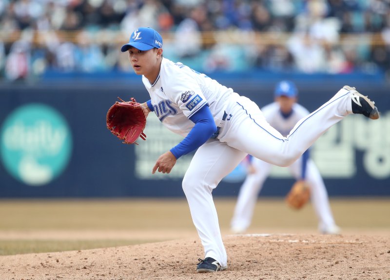 8일 오후 대구 삼성라이온즈파크에서 열린 프로야구 '2025 신한 SOL 뱅크 KBO 리그' SSG 랜더스와 삼성 라이온즈의 시범경기, 6회초 마운드에 오른 삼성 신인 배찬승이 역투하고 있다. 2025.3.8/뉴스1 ⓒ News1 공정식 기자