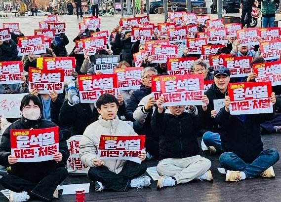 강릉서 열린 정권 퇴진 촉구 집회 (출처=연합뉴스)