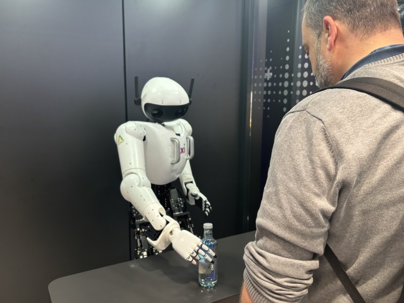 "AI가 모바일의 미래" 한·미·중 기술 경쟁, 스페인 달궜다 [MWC 2025 결산]