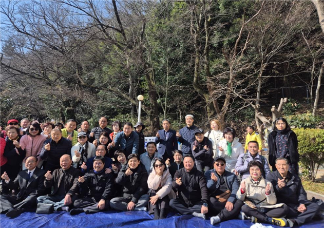 9일 가진 한국자유총연맹부산광역시지부 자유산악회 시산제에 참석한 연맹 회원들이 기념촬영을 하고 있다. 한국자유총연맹부산광역시지부 제공
