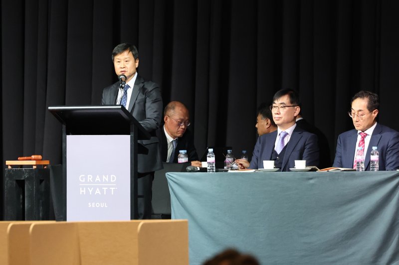 박기덕 고려아연 대표이사가 23일 오후 서울 용산구 그랜드하얏트 서울에서 열린 임시주주총회에서 개회를 선언하고 있다. (공동취재) 2025.1.23/뉴스1 ⓒ News1 민경석 기자