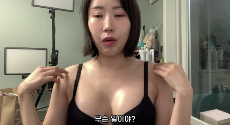 [서울=뉴시스] 개그우먼 이세영이 가슴 수술 후기를 공개했다. (사진=유튜브 채널 '영평티비 YPTV' 캡처) 2025.03.10. photo@newsis.com *재판매 및 DB 금지