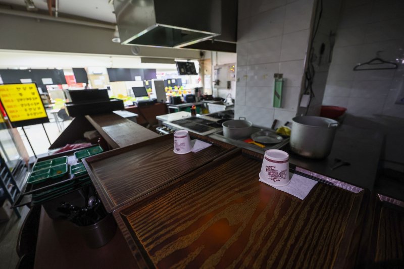 서울 시내 한 식당가에 폐업한 가게가 썰렁한 모습을 보이고 있다. 2025.2.25/뉴스1 ⓒ News1 김도우 기자