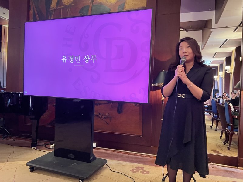 [서울=뉴시스] 김민성 기자 = 10일 오전 그랜드서울에서 열린 '더 글렌드로낙 마스터스 앤솔로지 컬렉션' 출시 간담회에서 유정민 한국브라운포맨 마케팅담당 상무가 제품에 대해 설명하고 있다. 2025.03.10. kms@newsis.com *재판매 및 DB 금지