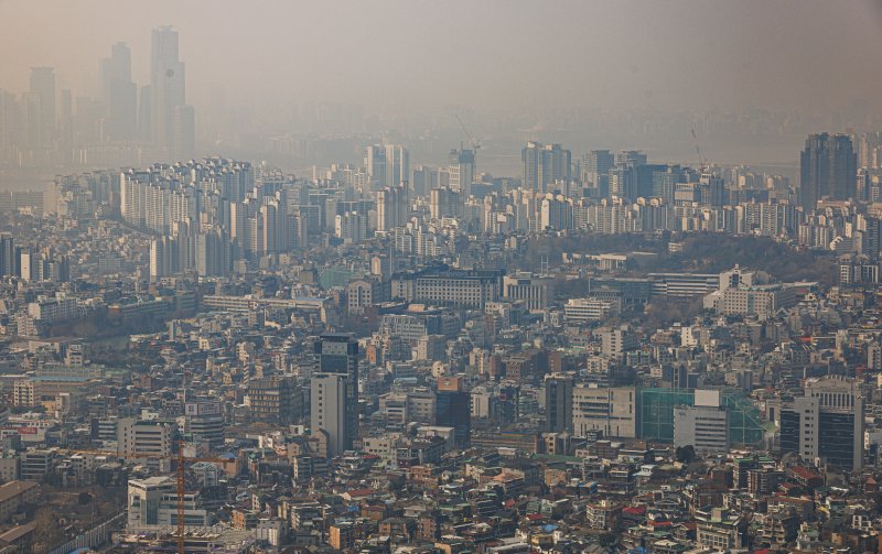 서울 남산에서 바라본 서울 용산구와 마포구 일대의 모습. 연합뉴스