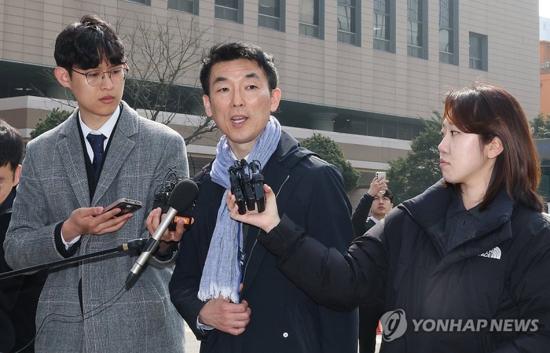 첫 재판 마친 이하상 변호사 (출처=연합뉴스)