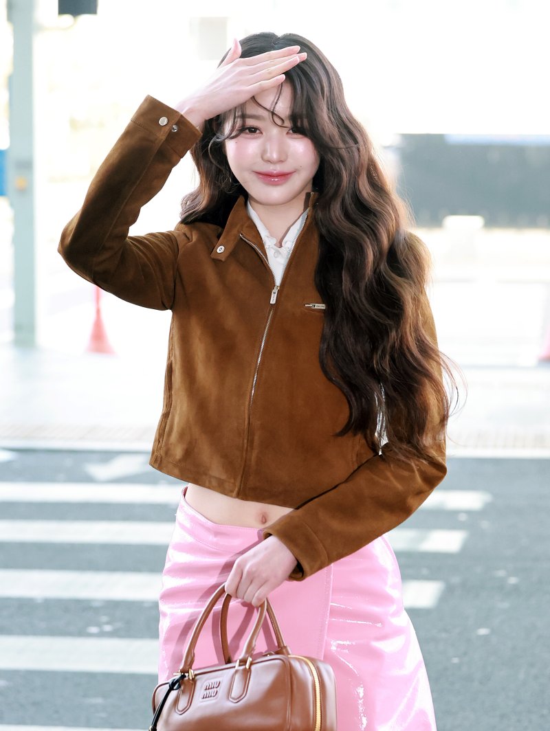 [뉴스1 ★]'빛나는 비주얼' 장원영, 공항 밝힌 공주님