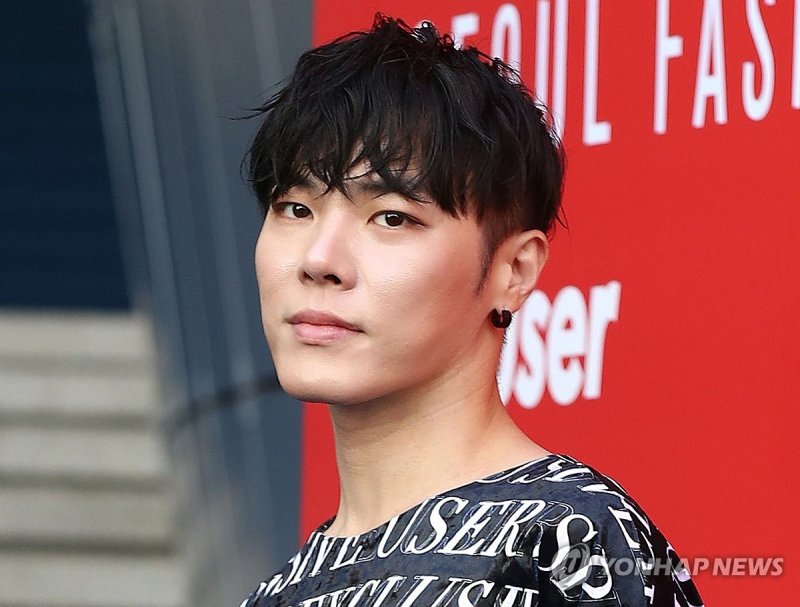 "동물원 원숭이에 먹이 던지듯 행동 말라"..휘성, 생전 악플에 고통 호소