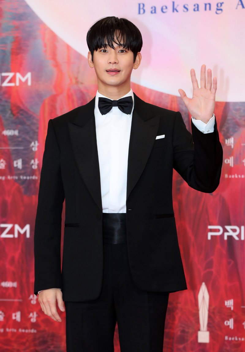 김수현, '넉오프' 촬영 중…"입장 변화 無"