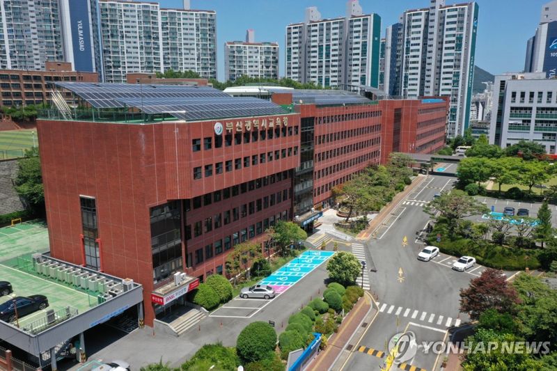부산교육감 재선거 중도·보수 후보 '2차 단일화' 물건너 가나