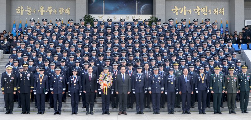 공군사관학교, 졸업 및 임관식 "美시민권 포기 임관자 등 화제"