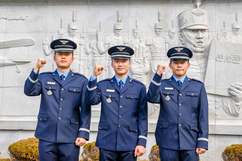 공군사관학교, 졸업 및 임관식 "美시민권 포기 임관자 등 화제"