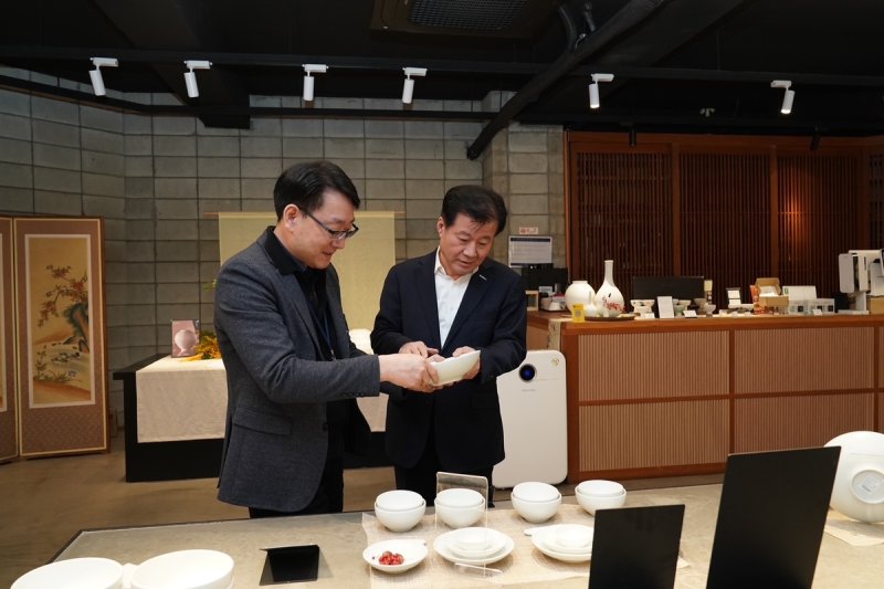 강석진 중소벤처기업진흥공단 이사장, 광주요 사업장 방문 (출처=연합뉴스)