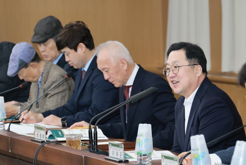 [대전=뉴시스]이장우 대전시장이 13일 목요언론인클럽 초청 간담회에서 인사말을 하고 있다. (사진=대전시 제공) 2025. 03. 13 photo@newsis.com *재판매 및 DB 금지