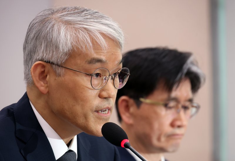[서울=뉴시스] 고승민 기자 = 천대엽 법원행정처장이 12일 서울 여의도 국회에서 열린 제423회 국회(임시회) 법제사법위원회의 현안질의에서 의원 질의에 답하고 있다. 2025.03.12. kkssmm99@newsis.com