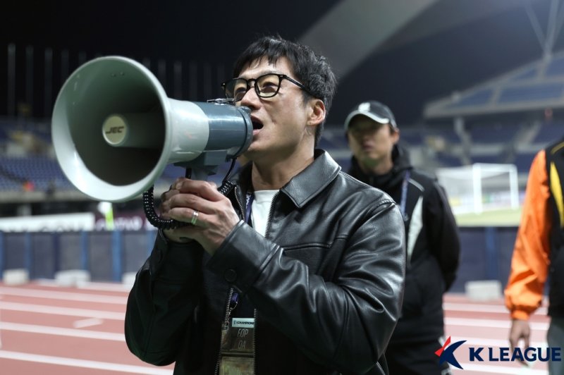 [서울=뉴시스] 프로축구 K리그1 광주FC의 이정효 감독. (사진=한국프로축구연맹 제공)