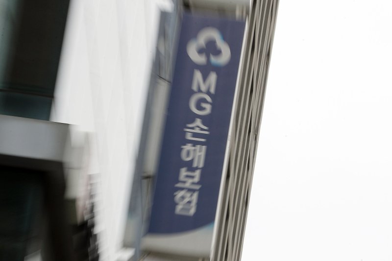 [서울=뉴시스] 최동준 기자 = MG손해보험이 몇 년째 거듭된 경영난을 극복하지 못하고 부실금융기관으로 지정되면서 결국 매각 절차를 밟게 됐다. 사진은 14일 서울 시내 한 지점 모습. 2022.04.14. photocdj@newsis.com