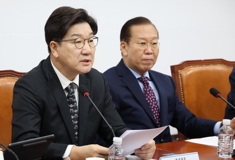 [서울=뉴시스] 조성봉 기자= 권성동 국민의힘 원내대표가 지난 13일 오전 서울 여의도 국회에서 열린 비상대책위원회의에서 발언을 하고 있다. 2025.03.13. suncho21@newsis.com
