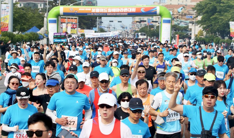 [보령=뉴시스] 2022년 보령머드 임해마라톤대회 모습.(뉴시스 DB) *재판매 및 DB 금지