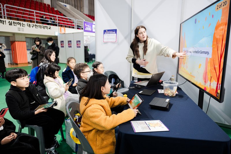 [안동=뉴시스] 원어민 보조교사 수업 (사진=경북교육청 제공) 2025.03.14. photo@newsis.com *재판매 및 DB 금지