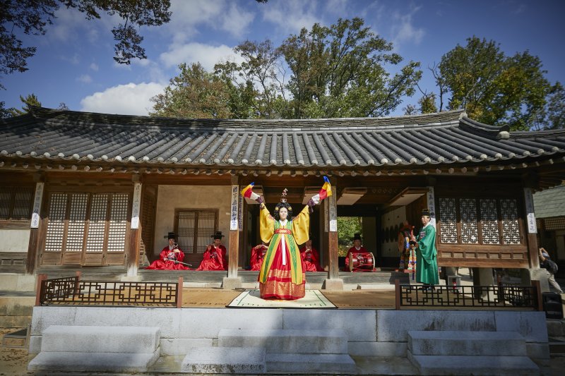 [서울=뉴시스] 창덕궁 연경당에서의 춘앵전 공연 (사진=국가유산청 제공) 2025.03.14. photo@newsis.com *재판매 및 DB 금지