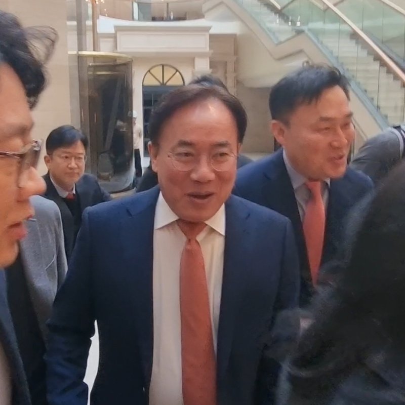 [서울=뉴시스]이지용 기자 = 정철동 LG디스플레이 사장이 14일 오전 서울 롯데호텔월드에서 열릴 한국디스플레이산업협회 이사회 및 정기총회에 참석하고 있다. 2025.03.14. leejy5223@newsis.com *재판매 및 DB 금지