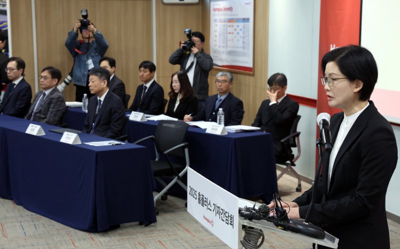 조주연 홈플러스 사장이 14일 서울 강서구 홈플러스 본사에서 열린 기자간담회에서 모두 발언을 하고 있다. 2025.3.14/뉴스1 ⓒ News1 김명섭 기자