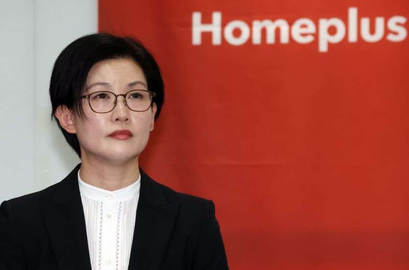 조주연 홈플러스 사장이 14일 서울 강서구 홈플러스 본사에서 열린 기자간담회에서 취재진의 질문을 듣고 있다. 2025.3.14/뉴스1 ⓒ News1 김명섭 기자