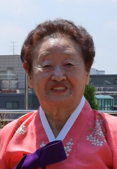 [서울=뉴시스] 제14기 국민추천포상 국민훈장 석류장 수상자 한종섭 할머니(사진=행정안전부 제공) 2025.3.14 photo@newsis.com
