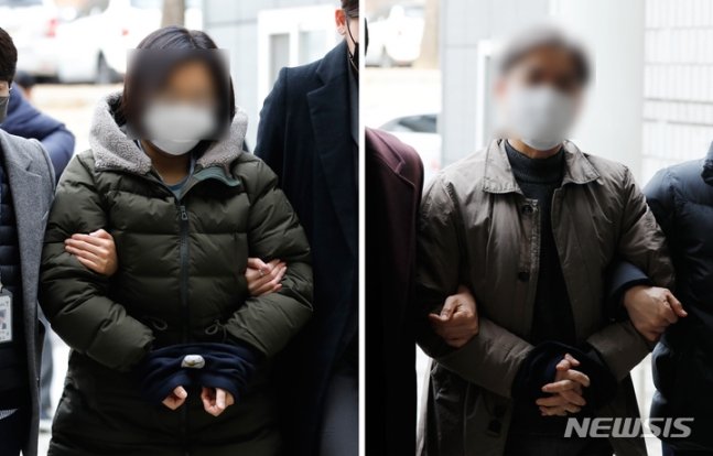 [서울=뉴시스]법원이 이른바 '창원간첩단' 의혹 사건으로 재판에 넘겨진 자주통일민중전위(자통) 활동가들의 보석 요청을 인용하자 검찰이 항고를 제기했다. 사진은 지난 1월31일 2명의 활동가가 구속 전 피의자 심문(영장실질심사)를 위해 서울중앙지법에 들어서는 모습.(사진=뉴시스DB)2023.12.11 photo@newsis.com *재판매 및 DB 금지