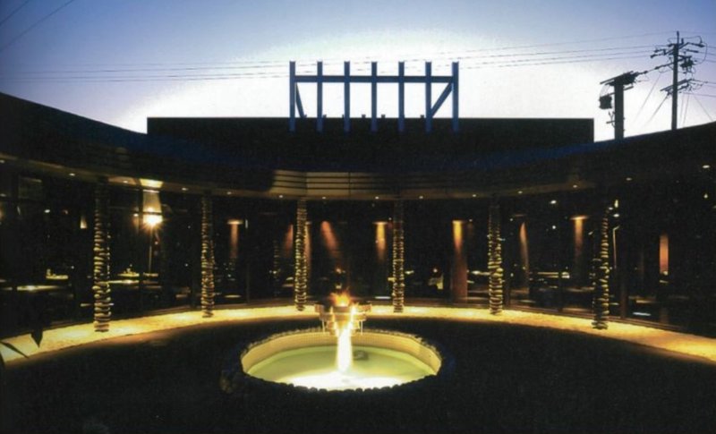 [서울=뉴시스]최윤(62) OK금융그룹 회장이 20대 시절 창업한 일본 나고야의 야키니쿠 전문점 신라관. (사진 = OK금융그룹 제공)